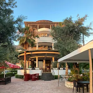  Hotel Luna Magica